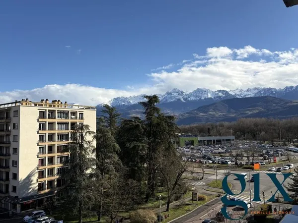 APPARTEMENT EN TRES BON ETAT AVEC VUE DEGAGEE