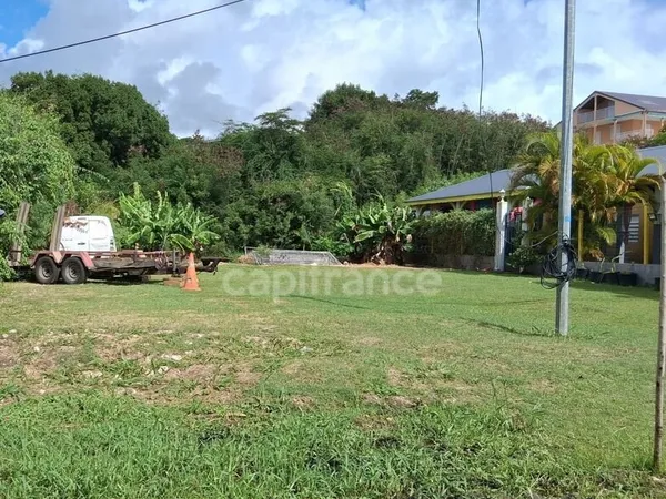 Terrain à vendre 800 M² viabilisé ()