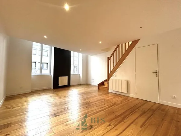 DUPLEX AVEC PATIO EN CENTRE VILLE