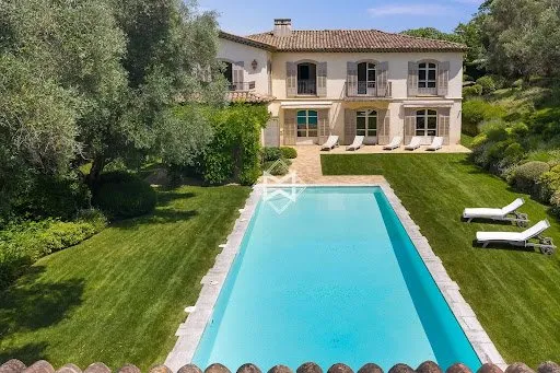 Maison 10 pièces 380 m²
