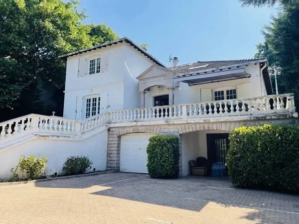 Maison 13 pièces 590 m²