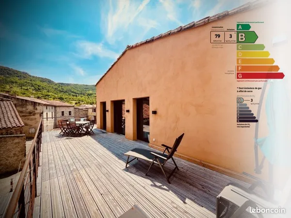 Maison atypique rénovée 2025 DPE B, Terrasse, belle vue et bien exposée, dépendance avec potentiel, 