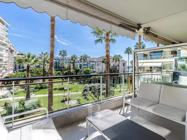 CANNES CROISETTE - APPARTEMENT DE PRESTIGE - 2 CHAMBRES