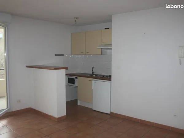 Particulier loue appartement 2 pièces de 42m2 avec ascenseur et parking
