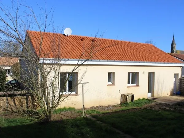 Maison de plain-pied non mitoyen à vendre 5 pièces Saint Quentin en Mauges 49)