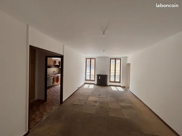 Appartement T3 à rénover Place Castellane