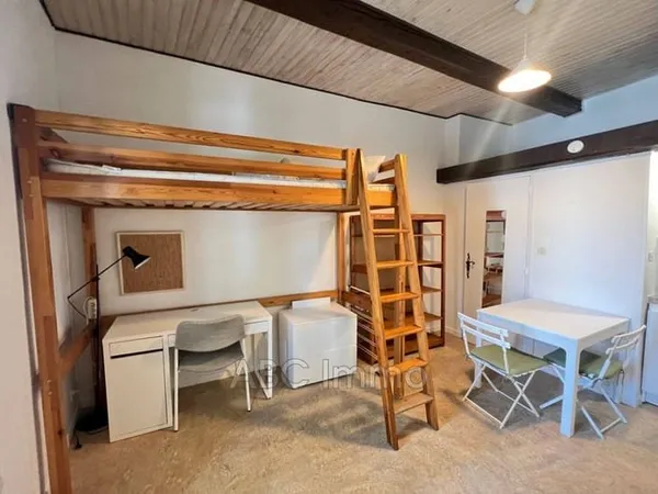 Studio 1 pièce 14 m²