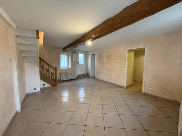 MAISON DE TYPE 3 61 M2 AVEC GARAGE ET COUR EN CENTRE VILLE