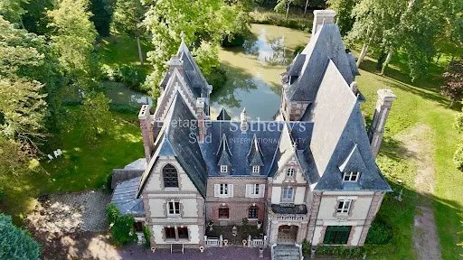 Château 15 pièces 730 m²