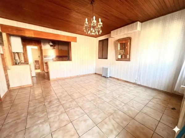 Maison semi individuelle 2 ch et jardin non attenant