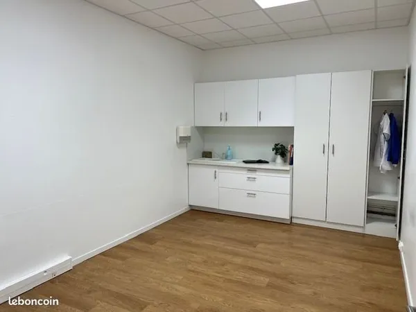 Location bureau dans cabinet médical adapté échographie, sage-femme, hypnose