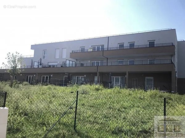 Appartement 96 m² à Saint-Etienne-De-Saint-Geoirs