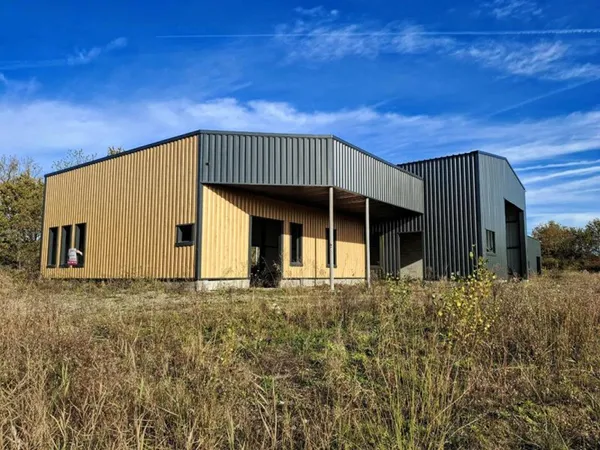 Local 1 pièce 660 m²