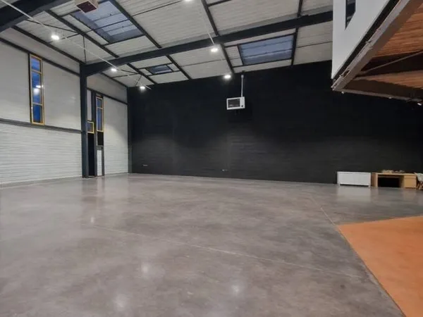 Local d'activité 407 m²