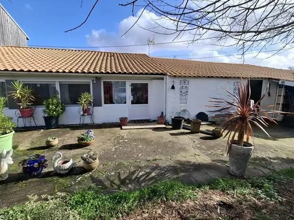 Maison en pierre de 3 pièces principales