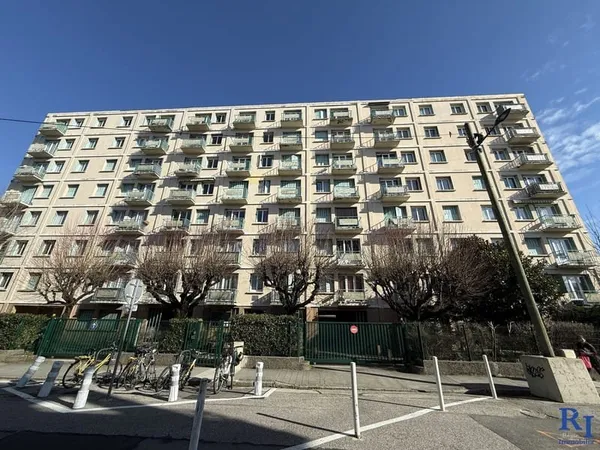 GRENOBLE - A vendre appartement T2 lumineux et bien aménagé ;