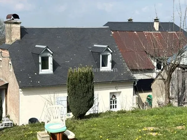 Maison de village sur 2014 m²