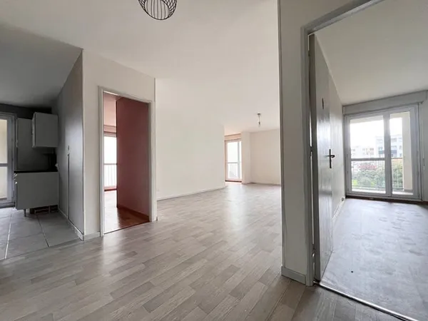 Appartement Toulouse route de Seysses 4 pièces 75 m2 avec parking et cellier