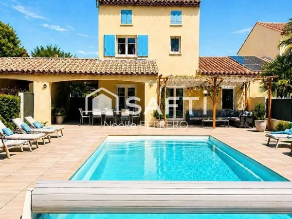Villa avec piscine et garage T5 ST AYGULF