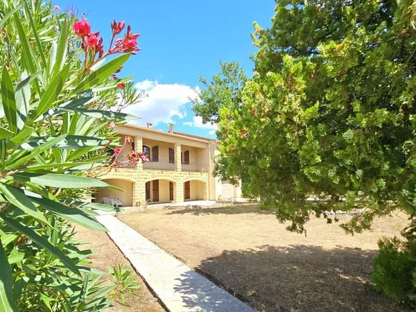 Maison spacieuse avec potentiel dans un secteur agréable