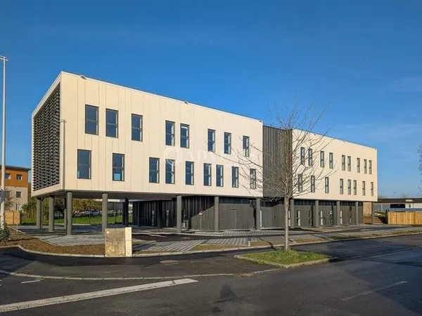 Bureau 792 m²