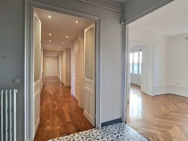 Appartement 7 pièces 185 m²