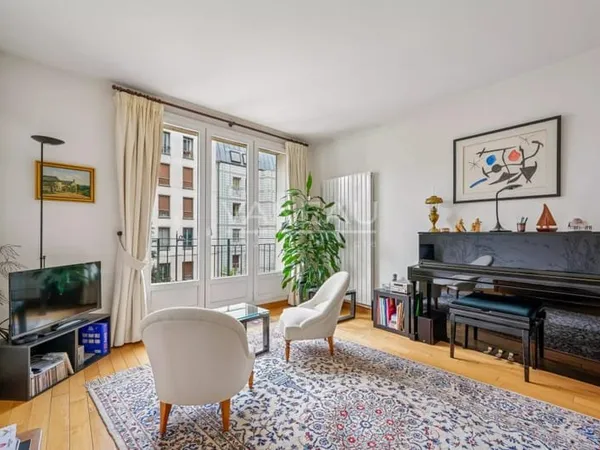 Paris XVe - Appartement trois pièces avec balcon - Parking inclus
