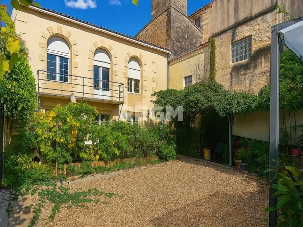 Centre-ville de Pauillac 117 m2 habitables + 60 m2 de cave
