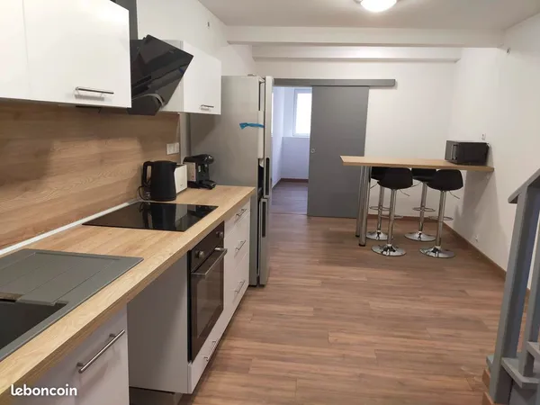 T3 de 75 m2 de caractère meublé, centre-ville historique d'Auterive