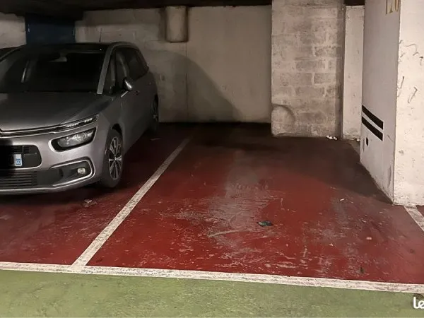 Place de parking rue M.Michelis