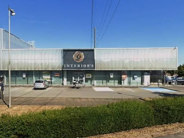 Local commercial 603 m²