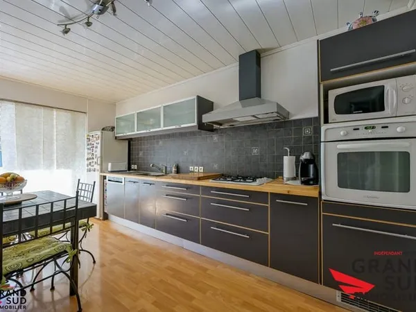 Appartement T4, balcons et 2 places de parking