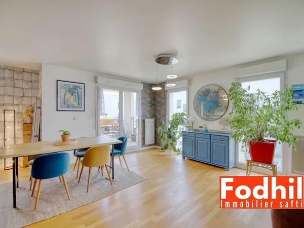 Écoquartier- Appartement 5 pièces- 3 ch avec terrasse, 2 parkings et une cave.