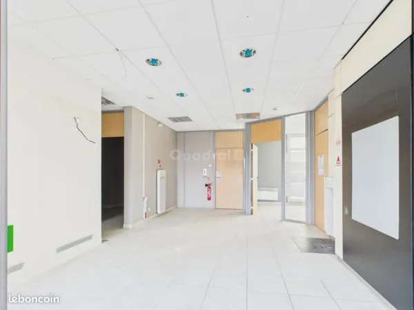 Local commercial 122 m²