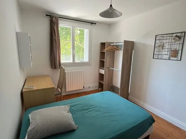 2 chambres avec chacune leur salle de bain dans appartement entièrement rénové