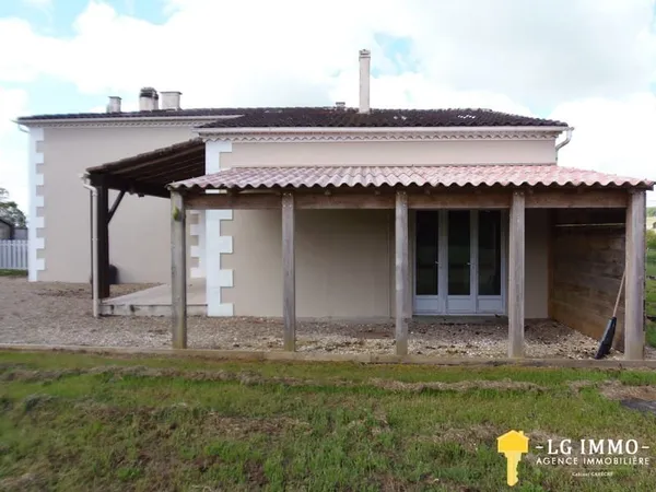 Grande maison individuelle de 4 chambres avec piscine située