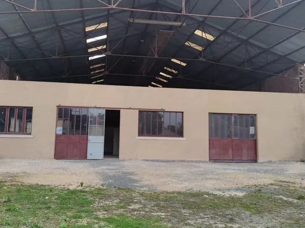 Local polyvalent - Idéal stockage, atelier ou projet professionnel