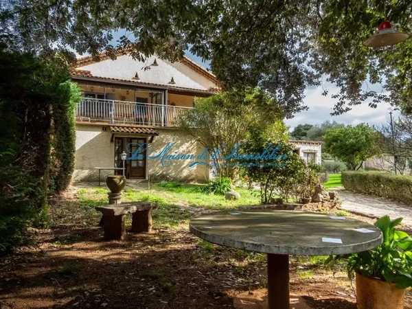 Boisset et gaujac, quartier calme maison F5 avec 2 garages sur 4315 m2 de terrain