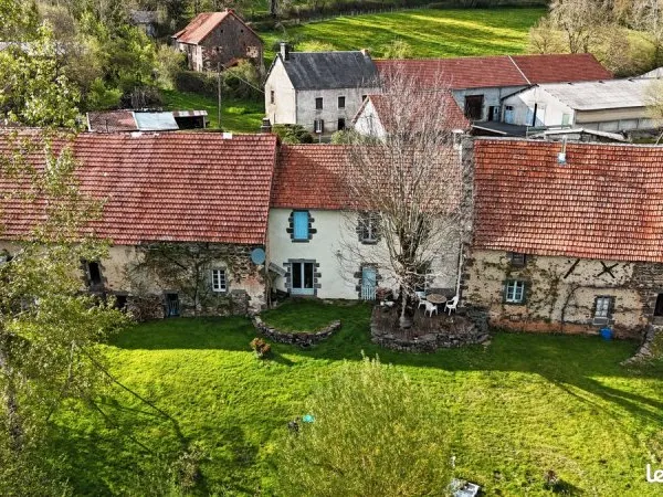 Maison de caractère en pierre 185m² - 2 granges - Vue Chaîne des Puys