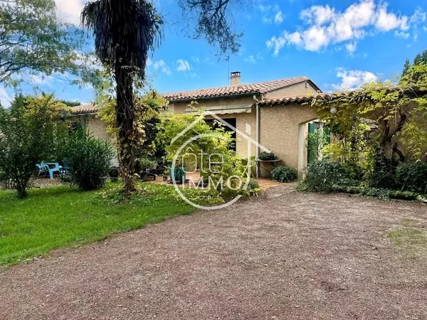 Cours De Pile : Charmante maison 5 pièces de 151m² avec piscine et accès à la Dordogne