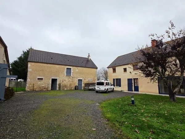 SAINT DOULCHARD MAISON 7 PIECES 6 CHAMBRES GRANGE DEPENDANCES