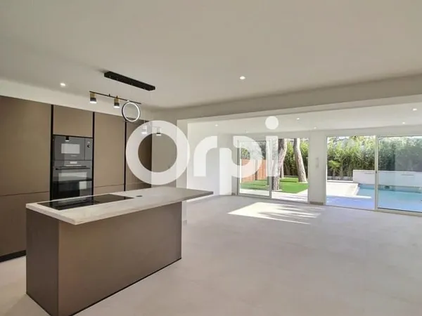Villa de standing à vendre: Type 5 avec piscine, garage, terrasse, jardin rénovée