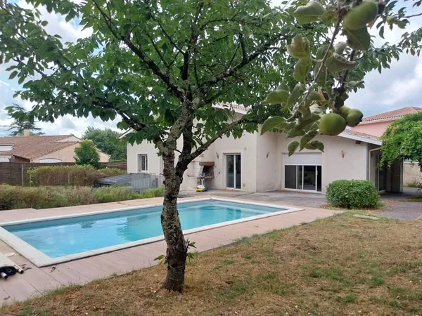 Maison 190m2 environ avec piscine