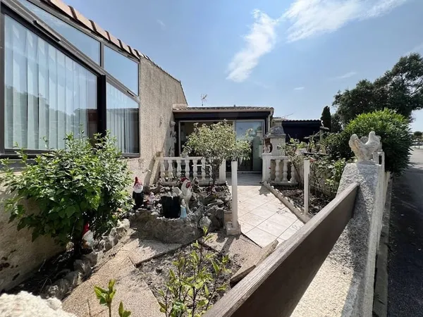 Pavillon vue sur mer et étangs