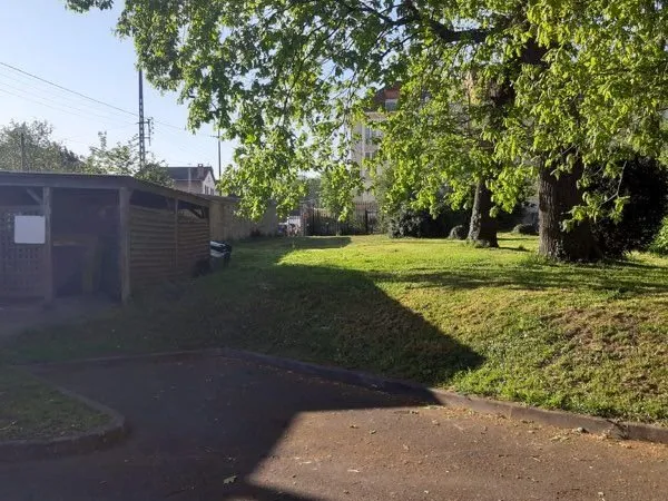Place de parking extérieure à louer - Résidence privée sécurisée
