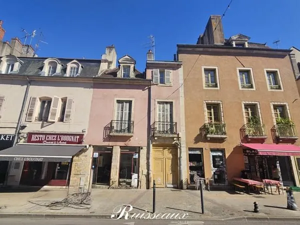 Immeuble avec commerce et trois appartements au centre-ville