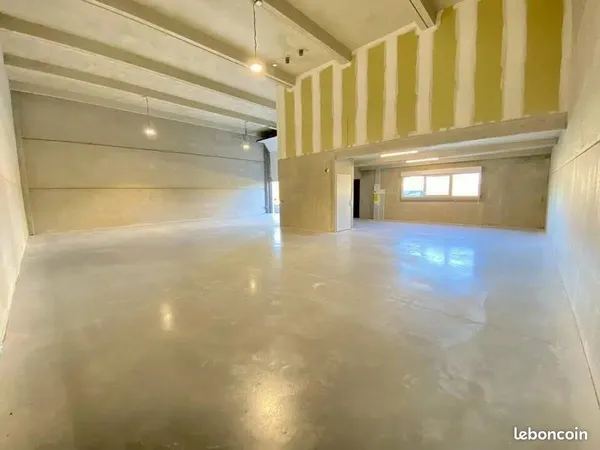 Local d'activité 220 m² neuf - Atelier + Bureau - 8 parkings - Proche Libourne / Bordeaux Est