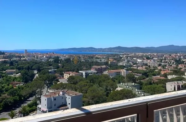 EXCLUSIVITE : VUE EXCEPTIONNELLE ! T3 de 72 m² en DERNIER ÉTAGE