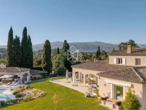 Mougins - Élégante propriété au coeur d'un écrin de verdure avec