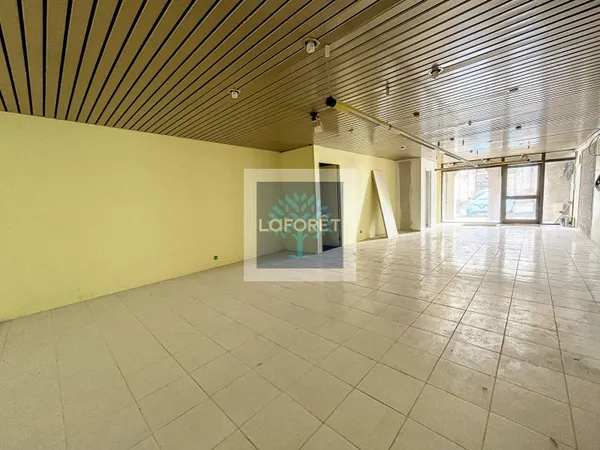 Local commercial 1 pièce 60 m²